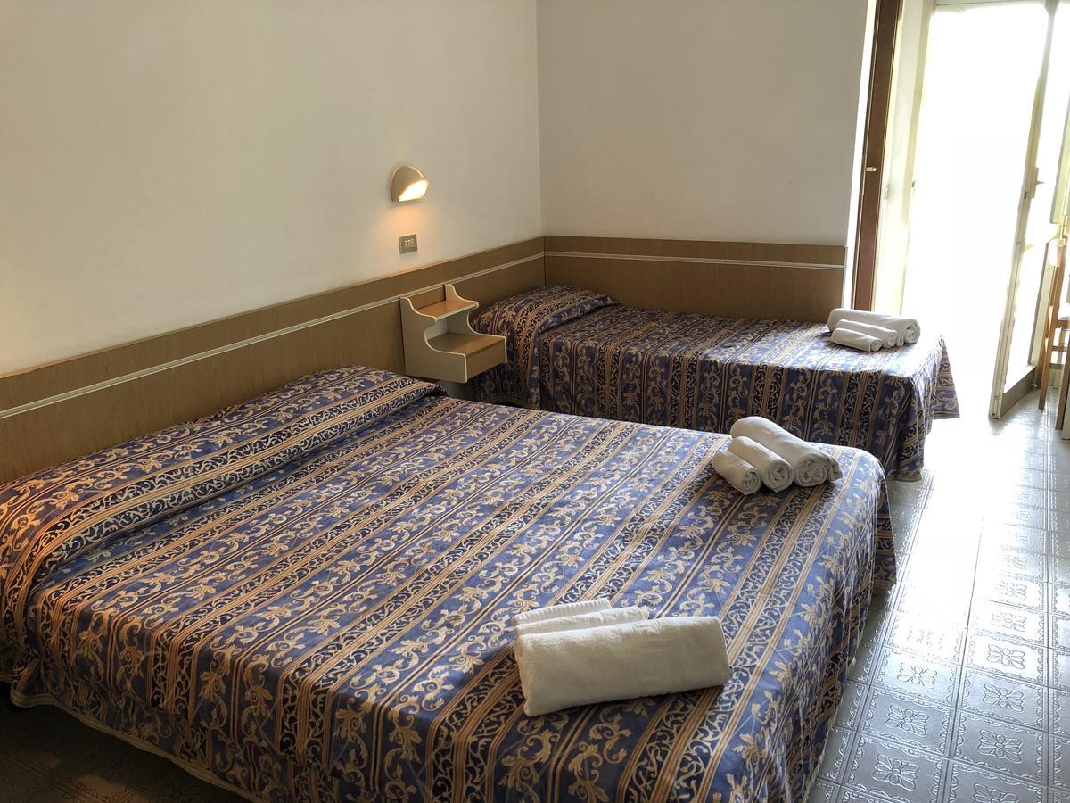 Hotel Alexander San Mauro Mare Exterior photo