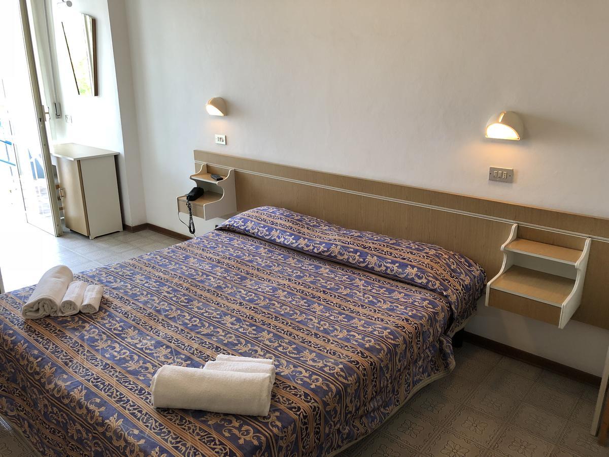 Hotel Alexander San Mauro Mare Exterior photo